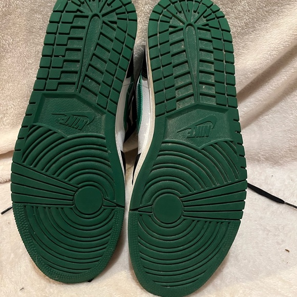 Jordan 1 Mid Green Toe - Picture 6 of 6